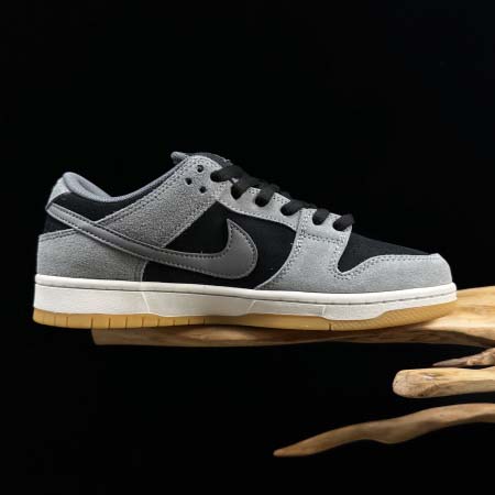 2025年12月25日入荷新品Nike Dunk SB Low“DARK SMOKE GREY”人気 スニーカー男女兼用/誕生日プレゼント/XH工場