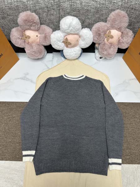 2025年12月29日秋冬新作Miumiu ニットカーディガン  高品質人気商品/誕生日プレゼント/FF工場