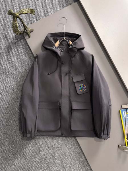 2025年11月18日秋冬新作Balenciagaジャケット...