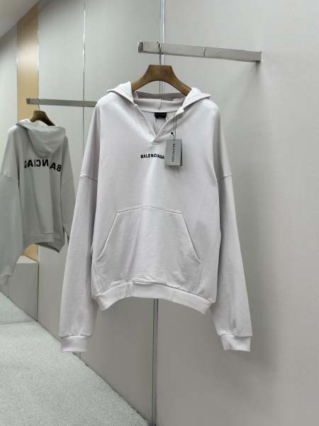 2025年11月18日秋冬新作BALENCIAGAスウェット...