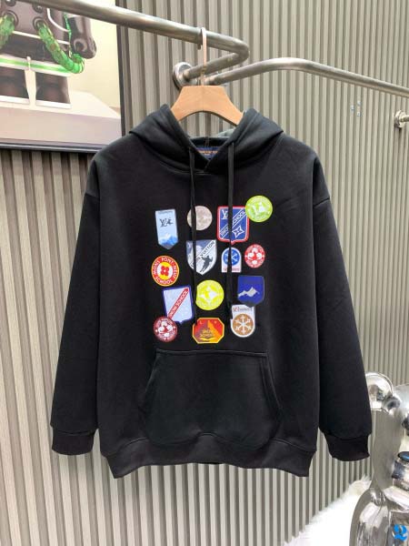 2025年11月19日秋冬新作Louis Vuittonスウ...