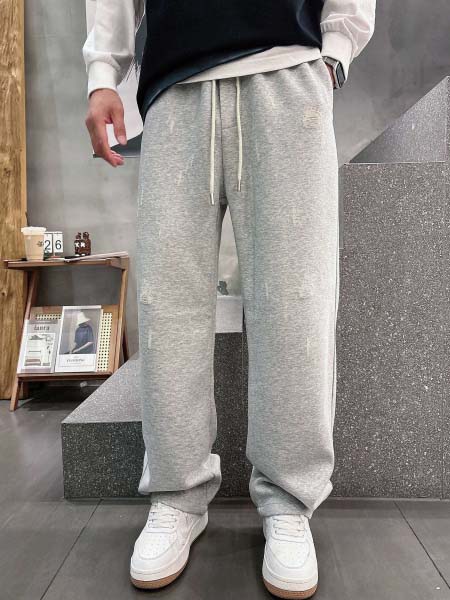 2025年11月19日秋冬新作Balenciagaスラックス...