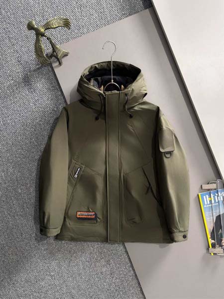 2025年11月19日秋冬新作Burberryダウンジャケッ...