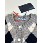 2025年12月29日秋冬新作Prada ニットカーディガン  高品質人気商品/誕生日プレゼント/FF工場