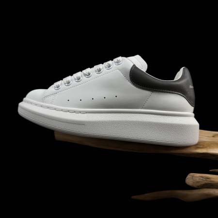 2026年1月10日入荷新品Alexander McQueen人気 スニーカー男女兼用/誕生日プレゼント/XH工場