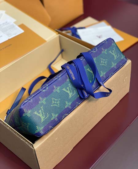 2026年1月14日新作高品質Louis VuittonバッグM11545/Monogram   Pochette Voyage 32 x 21 x 8  /GQ工場