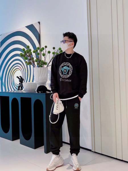 2026年1月28日入荷新作Versace上下セット大人気 激安/zh工場