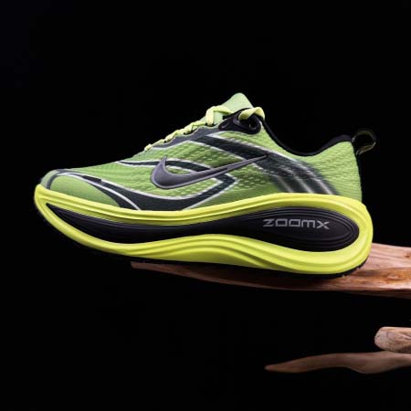 2026年1月9日入荷新品Nike VOMERO PLUS人...