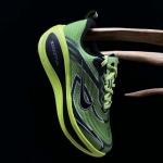 2026年1月9日入荷新品Nike VOMERO PLUS人気 スニーカー男女兼用/誕生日プレゼント/XH工場