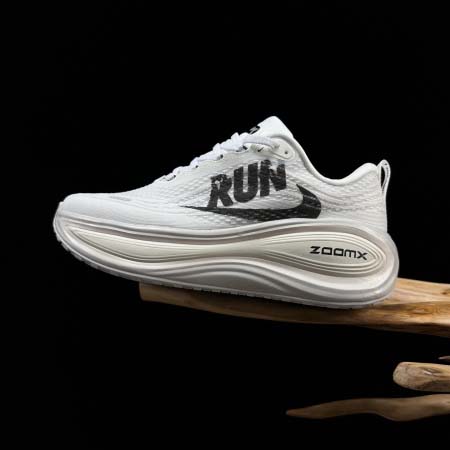 2026年1月9日入荷新品 Nike Vomero Plus...