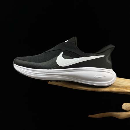 2026年1月9日入荷新品Nike REVOLUTION 8...