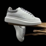 2026年1月10日入荷新品Alexander McQueen人気 スニーカー男女兼用/誕生日プレゼント/XH工場