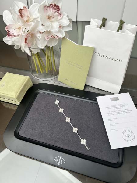 2026年2月1日入荷新品van cleef & arpelsブレスレットギフト/誕生日/記念品/アクセサリーxin工場