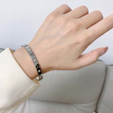 2026年2月3日入荷新品ルイヴィトン腕輪/ブレスレットギフト/誕生日/記念品/アクセサリーxin工場