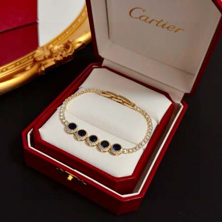 2026年2月3日入荷新品カルティエブレスレットギフト/誕生日/記念品/アクセサリーxin工場