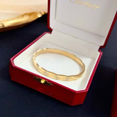 2026年2月4日入荷新品Cartier腕輪/ブレスレットギフト/誕生日/記念品/アクセサリーxin工場