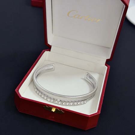 2026年2月4日入荷新品Cartier腕輪/ブレスレットギフト/誕生日/記念品/アクセサリーxin工場