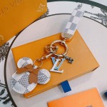 2026年2月3日入荷新品ルイヴィトン キーホルダー ギフト/誕生日/記念品/アクセサリーxin工場