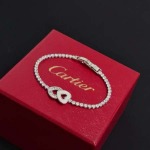 2026年2月3日入荷新品カルティエブレスレットギフト/誕生日/記念品/アクセサリーxin工場