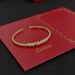 2026年2月3日入荷新品カルティエ腕輪/ブレスレットギフト/誕生日/記念品/アクセサリーxin工場