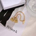 2026年2月5日入荷新品miumiuブレスレットギフト/誕生日/記念品/アクセサリーxin工場