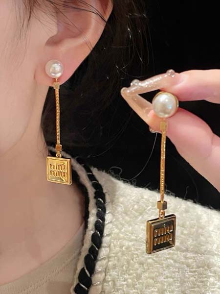 2026年2月5日入荷新品miumiuピアスギフト/誕生日/...