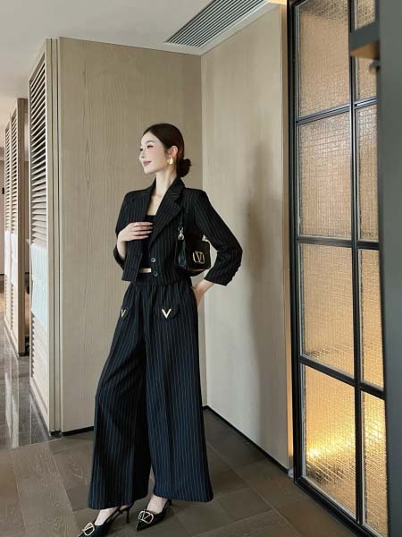 2026年2月26日入荷早春新作VALENTINO上下ファッ...