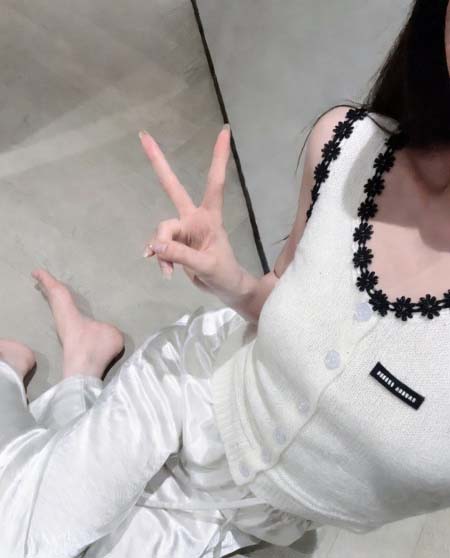 2026年3月6日入荷早春新作Miumiuニットベスト女性用ファッション/誕生日プレゼント/贈り物 can工場