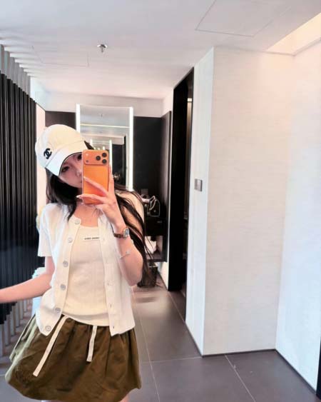 2026年3月9日入荷早春新作Miumiu女性用ファッション/誕生日プレゼント/贈り物 can工場