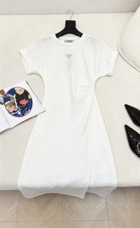 2026年3月9日入荷早春新作prada女性用ファッション/誕生日プレゼント/贈り物 can工場