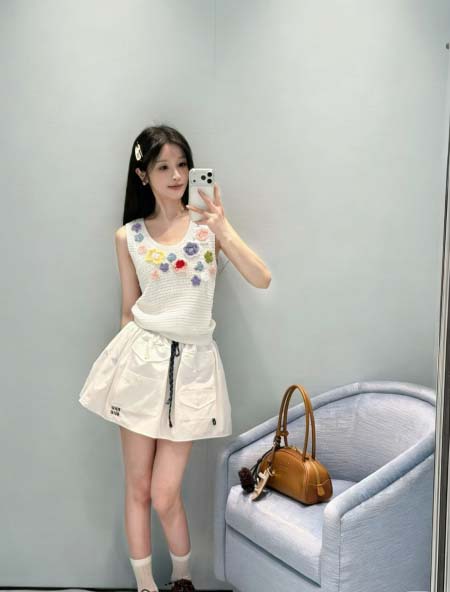 2026年3月9日入荷早春新作MIUMIU ベスト女性用ファッション/誕生日プレゼント/贈り物 can工場