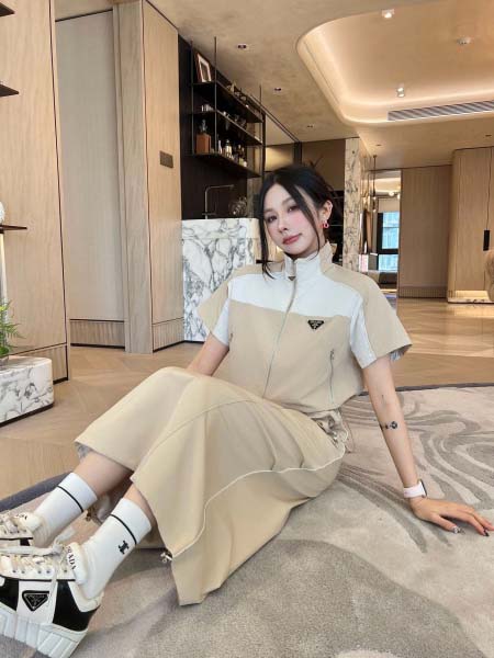 2026年3月22日入荷早春新作Pradaセット女性用ファッション/誕生日プレゼント/贈り物 can工場