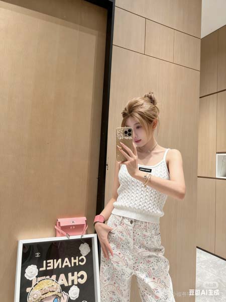 2026年3月6日入荷早春新作Miumiuニットベスト女性用...