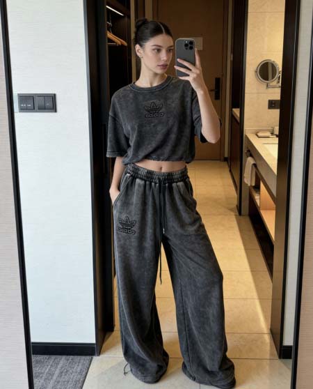 2026年3月21日入荷早春新作Adidasセット女性用ファ...