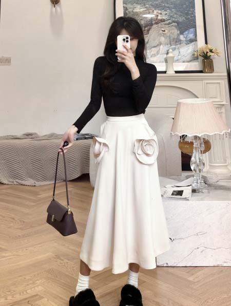 2026年3月22日入荷早春新作VALENTINOスカート女...