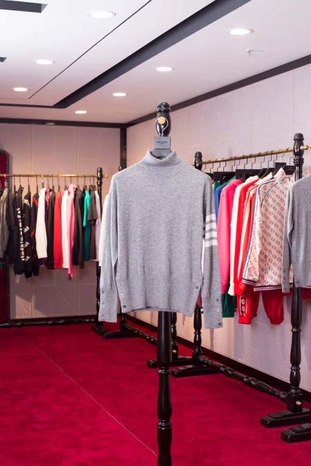 2026年4月1日入荷新作Thom Browneカーディガン...