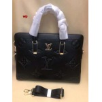 高品質新作入荷ルイヴィトン  メンズのバッグ wp工場 size:37.5*29.5*6.5