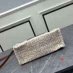 2024年8月1日新品入荷CELINE  バッグ XX工場 SIZE:26*16*13cm