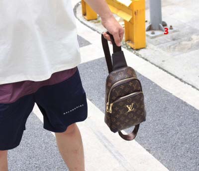 2025年早春新品入荷 ルイヴィトン チェストバッグの男性 3工場