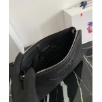 2025年早春新品入荷 PRADA クラッチバッグ 3工場