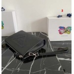2025年早春新品入荷 PRADA クラッチバッグ 3工場