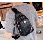 2025年早春新品入荷 グッチ チェストバッグの男性 3工場