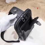 2025年早春新品入荷 Bottega Veneta  チェストバッグの男性 3工場