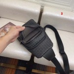 2025年早春新品入荷 Bottega Veneta  チェストバッグの男性 3工場