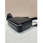 2025年早春新品入荷 PRADA チェストバッグの男性 3工場