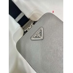 2025年早春新品入荷 PRADA  バッグの男性 3工場
