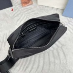 2025年早春新品入荷 PRADA  バッグの男性 3工場