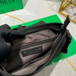 2025年早春新品入荷 Bottega Veneta  バッグの男性 3工場