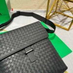2025年早春新品入荷 Bottega Veneta  バッグの男性 3工場