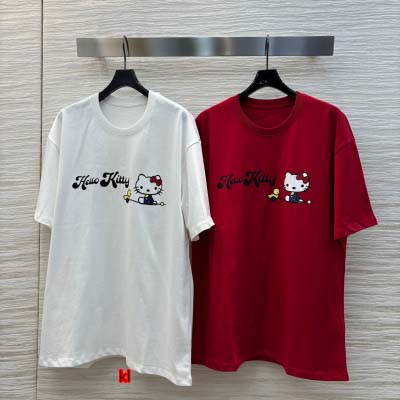 ハローキティの新春定番Tシャツはゆったりしたバージョンです